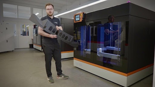 Large-scale 3D printing facility