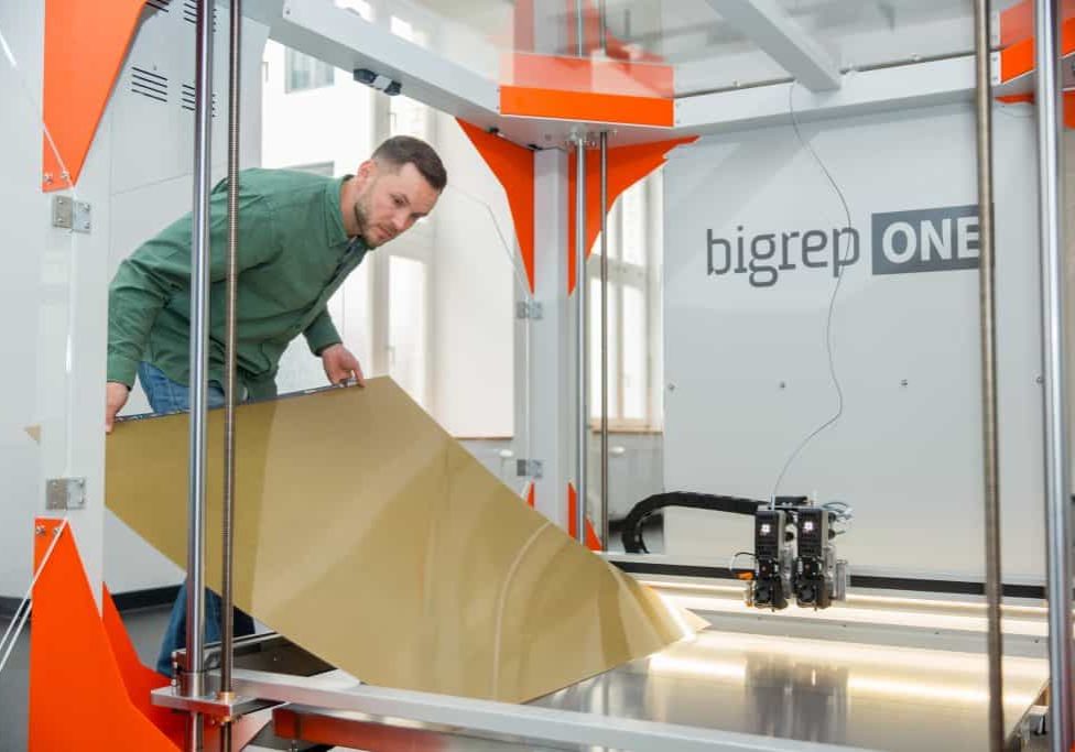 Modular large scale 3d printer - the BigRep ONE's SWITCHPLATE